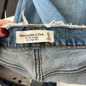 Abercrombie & Fitch The 90s Straight Ultra High Rise Jeans - Women’s Size 25